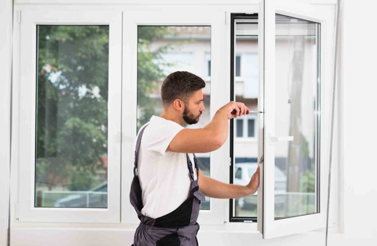 When Should Worthing Homeowners Repair or Replace Damaged Windows?