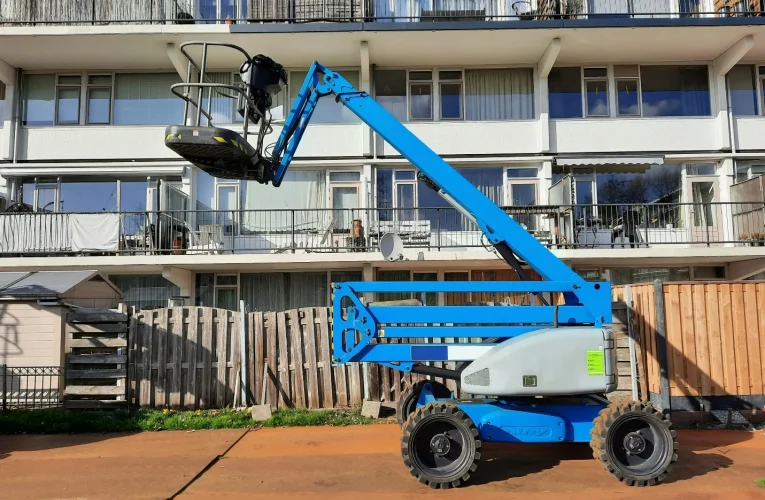 Top 10 Benefits of Using Mast Boom Lifts on Job Sites